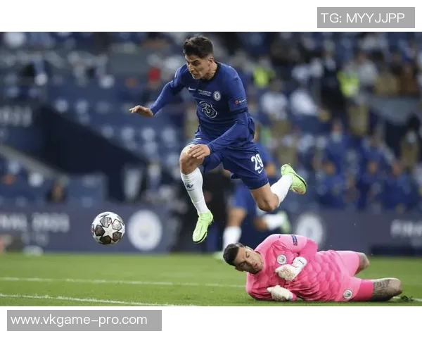 本菲卡狂胜切尔西5-1帽子戏法引发争议判罚全场沸腾