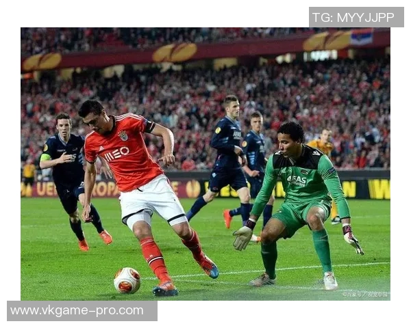 英超赛场巴黎圣日耳曼大胜波尔图引发转会风波与全场热议