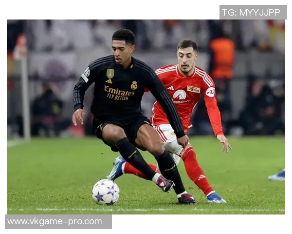 西甲精彩对决曼联狂胜皇马4-0全场沸腾瞬间回顾与分析