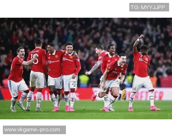 热刺与曼联友谊赛战平点球大战精彩瞬间引发全场欢呼